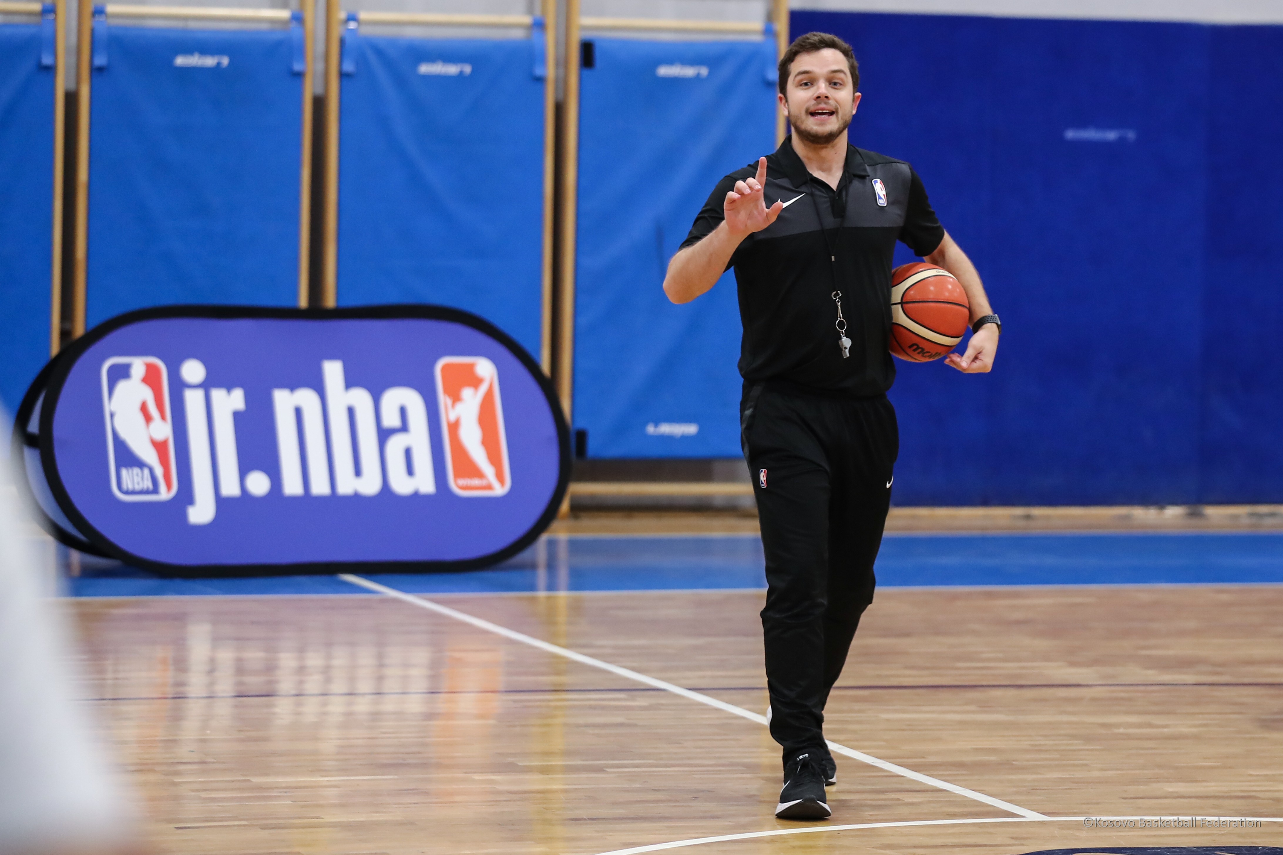 Welsch dhe Carrion mbajnë stërvitje me fëmijët kosovarë